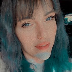 Meet your Posher, Cassandra